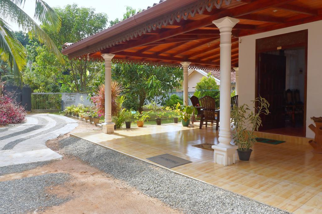 Damith Tourist Inn Mirissa Extérieur photo