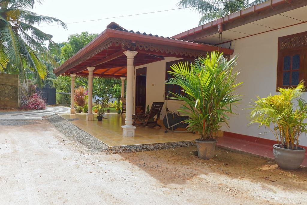 Damith Tourist Inn Mirissa Extérieur photo