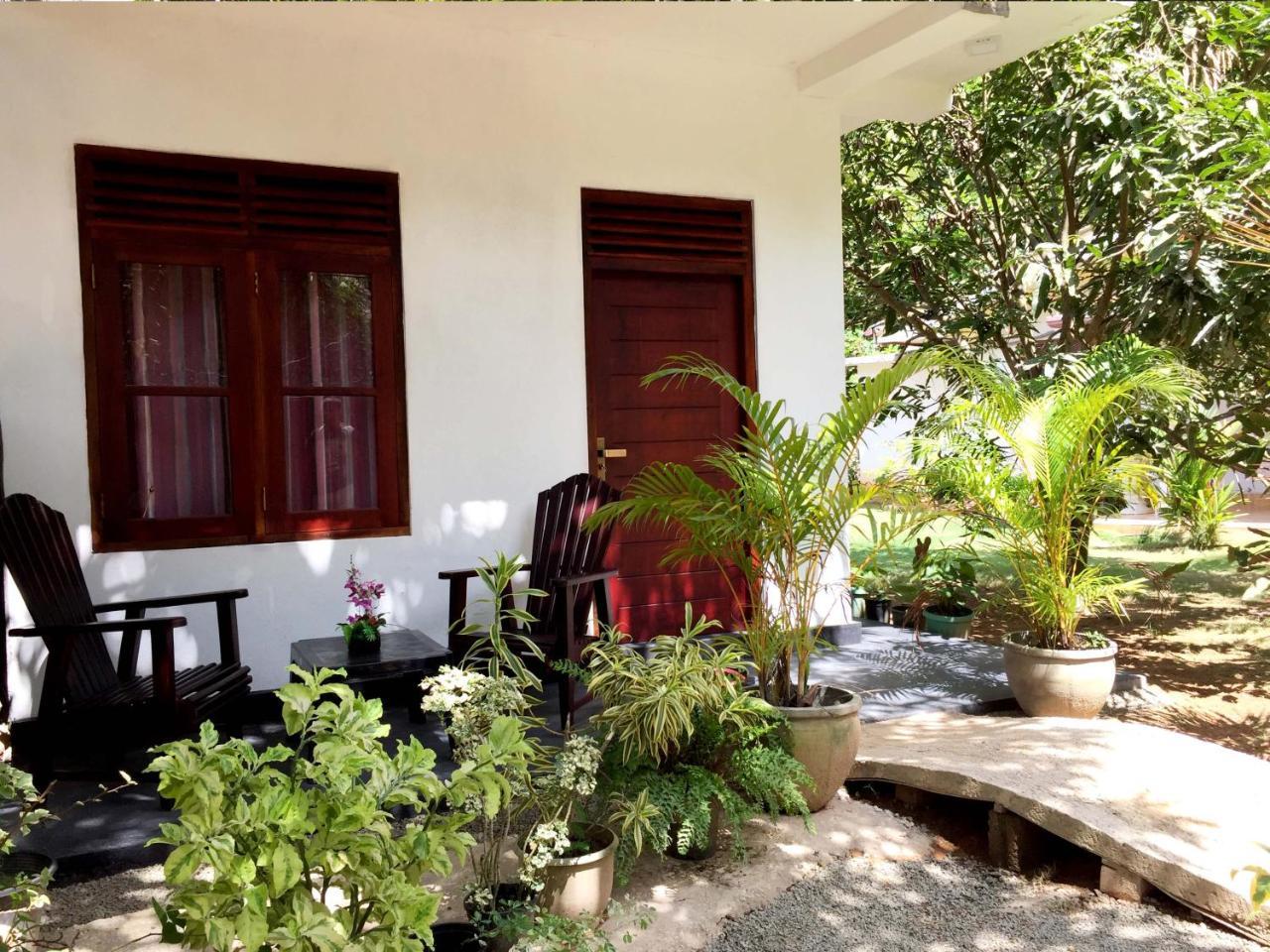 Damith Tourist Inn Mirissa Extérieur photo
